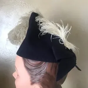 Accessories | Chic 194s Navy Felt Fez Style Hat With White  display picture 1
